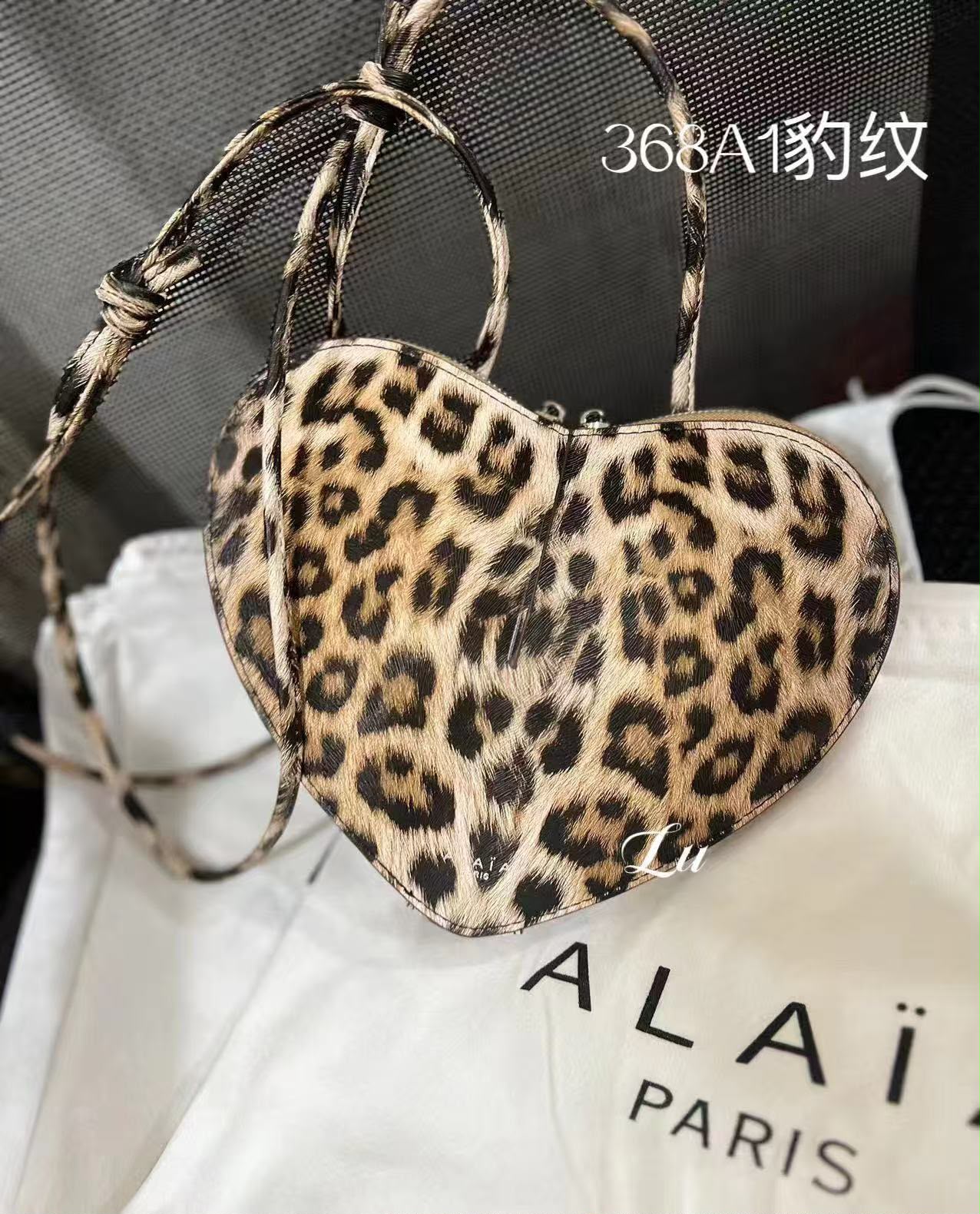 ALAiA bag price 70 AED size 24cm - Image 6